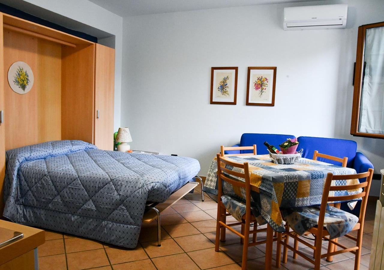 Gli Angeli Agriturismo Villa Cisano sul Neva Kültér fotó