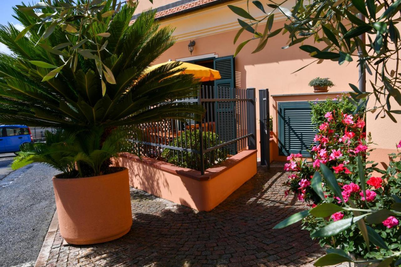 Gli Angeli Agriturismo Villa Cisano sul Neva Kültér fotó